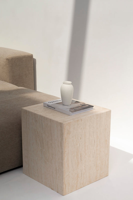 Cube d’appoint Sabine en travertin