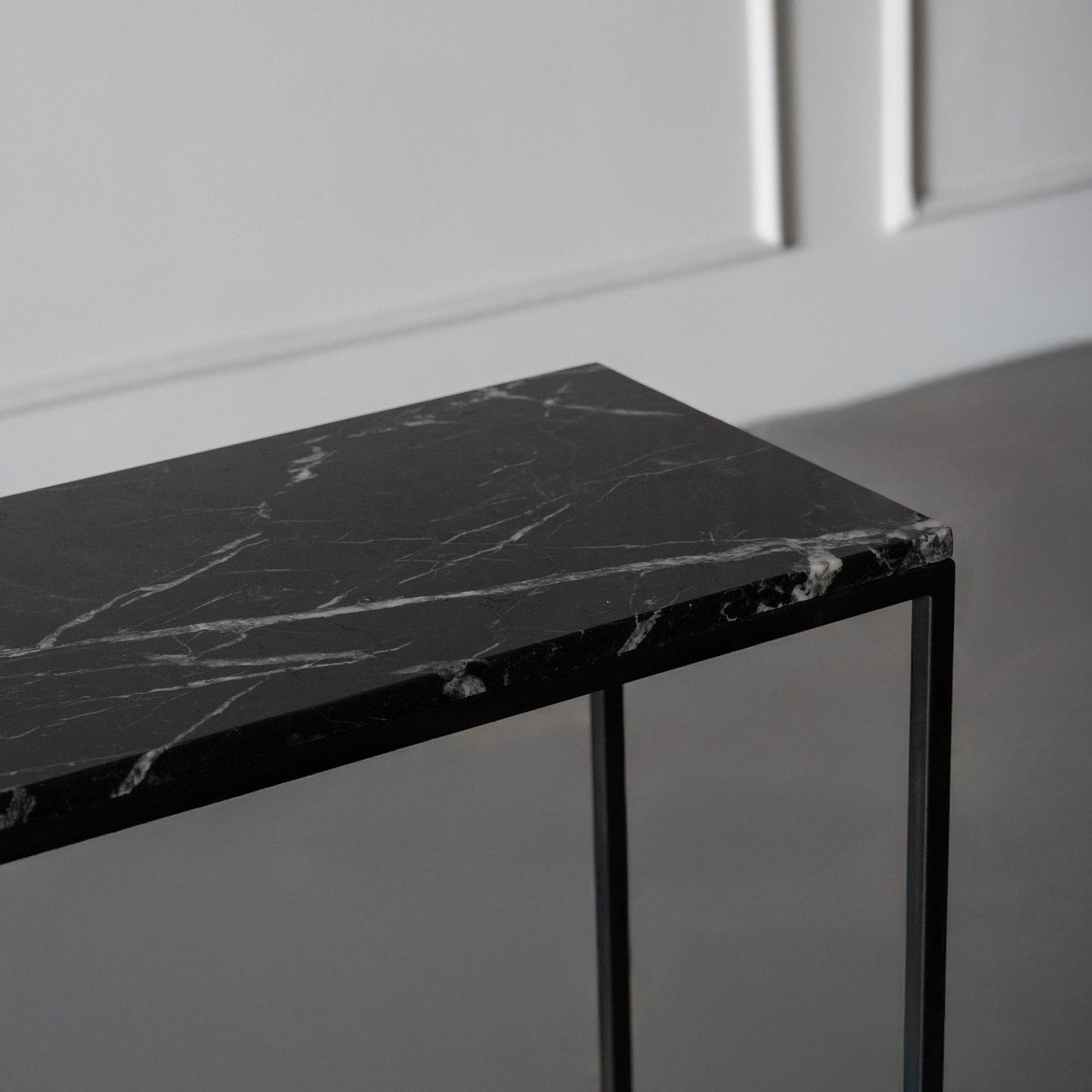 Console Atlas en marbre noir Marquina