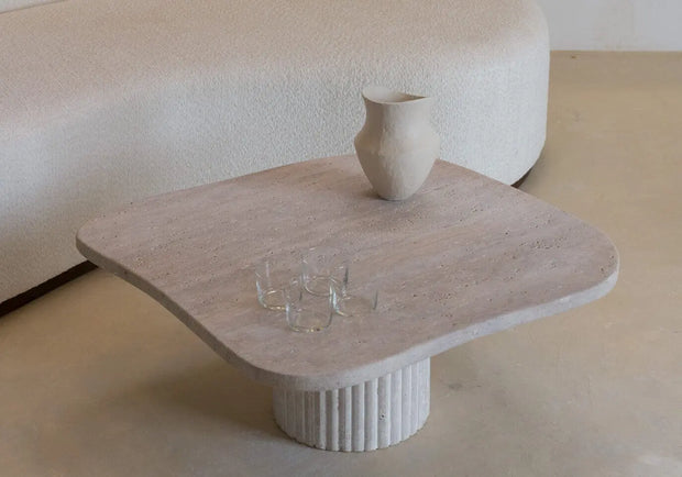 Table basse en travertin forme organique Ninive - Modernista Maroc