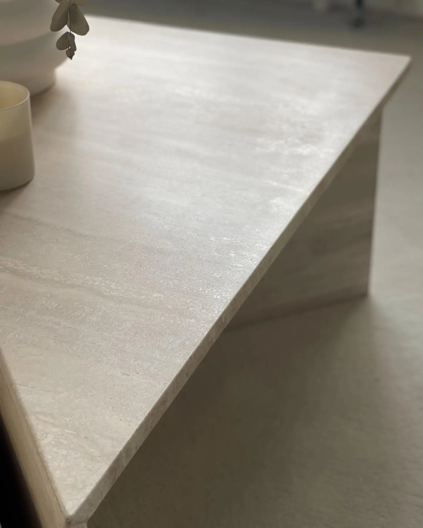 table basse en travertin Chellah - Modernista Maroc