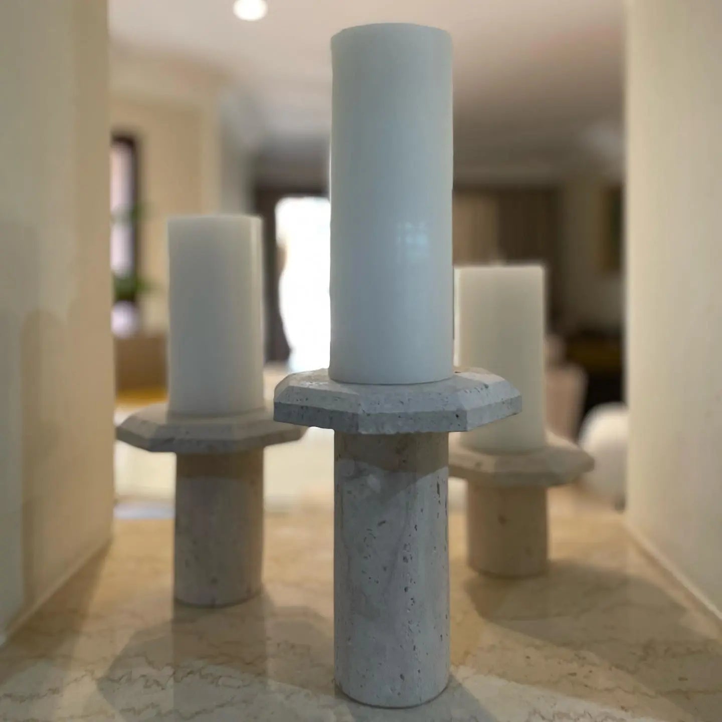 Ensemble de trois piliers pour bougies en travertin - Modernista Maroc